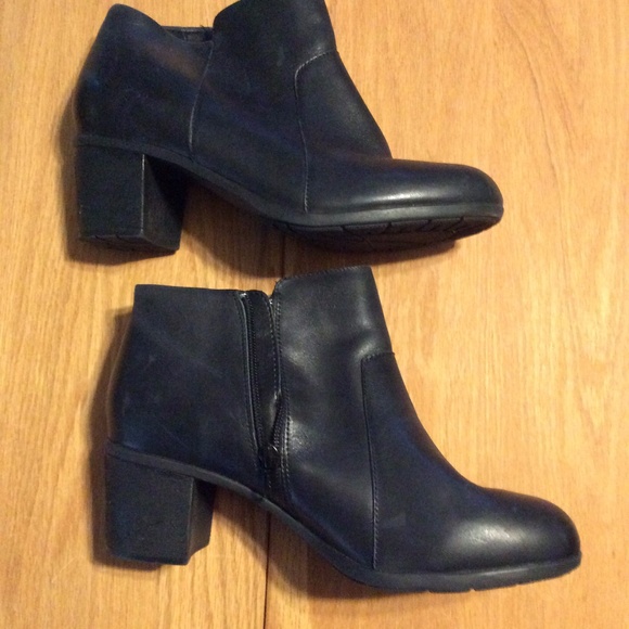 Easy Spirit Brillian Heeled Black Ankle Booties - Picture 6 of 8